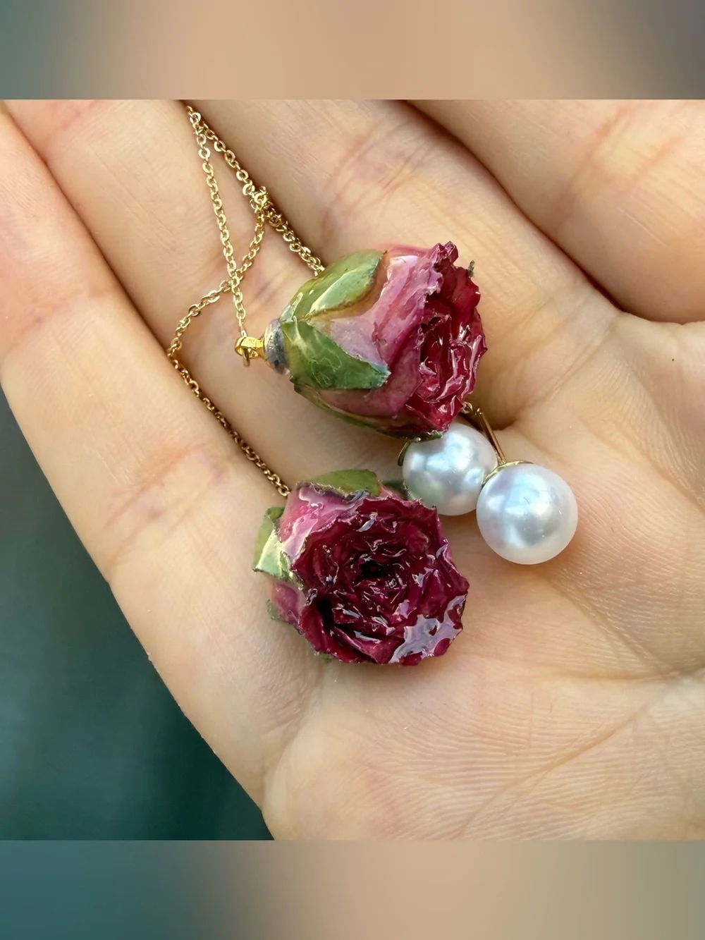 Gold tone Red Rose earrings - Picture 7 of 7